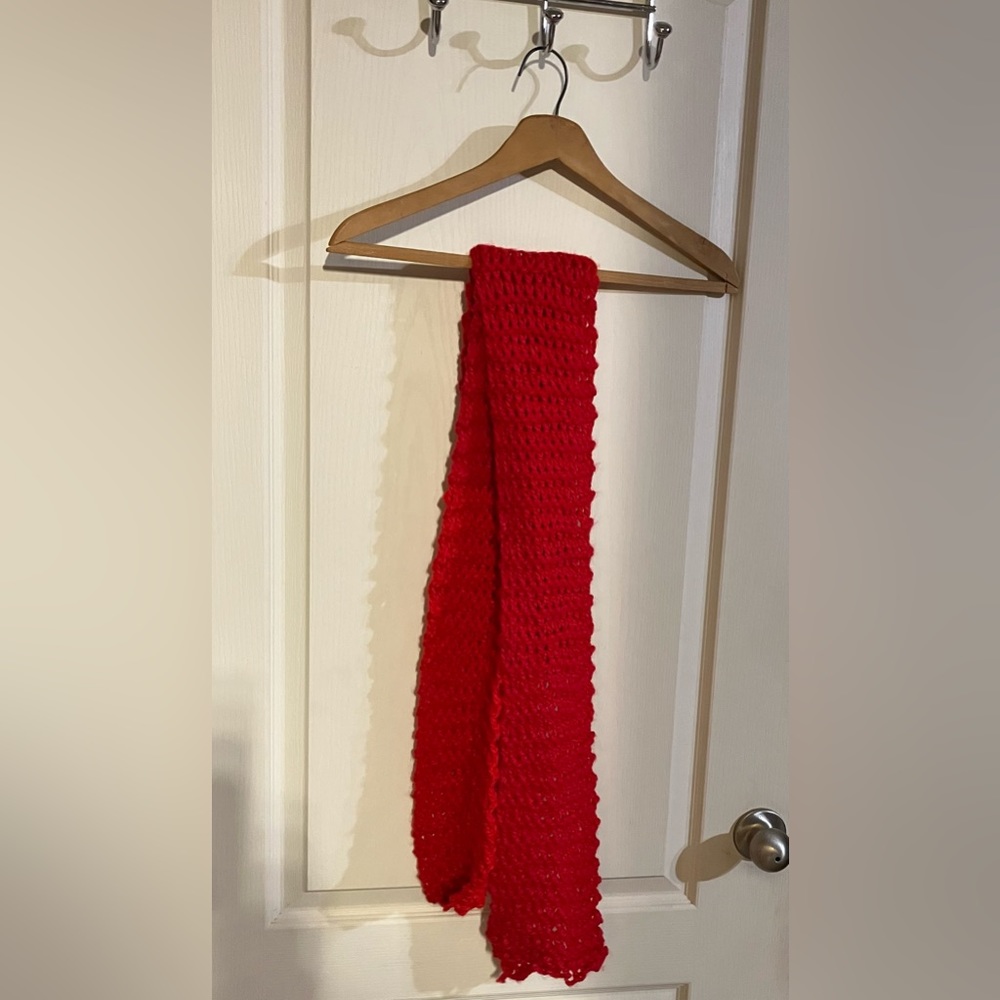 Hand crafted scarf, red.